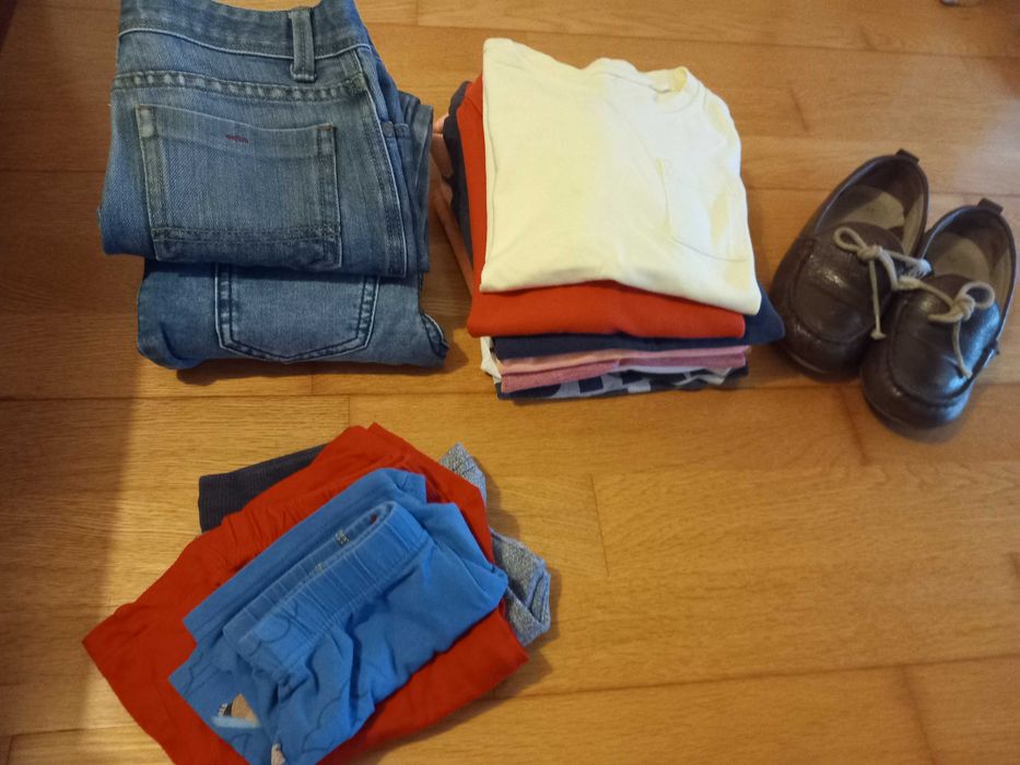 Lote de Roupas/ Calçado de menino 3-4anos
