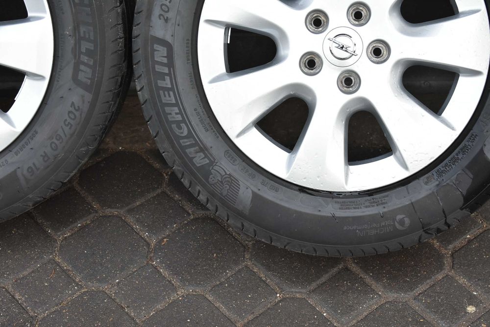 Opel Combo Koła Felgi alufelgi opony 6,5JX16 205/60/R16 YP0004  4780