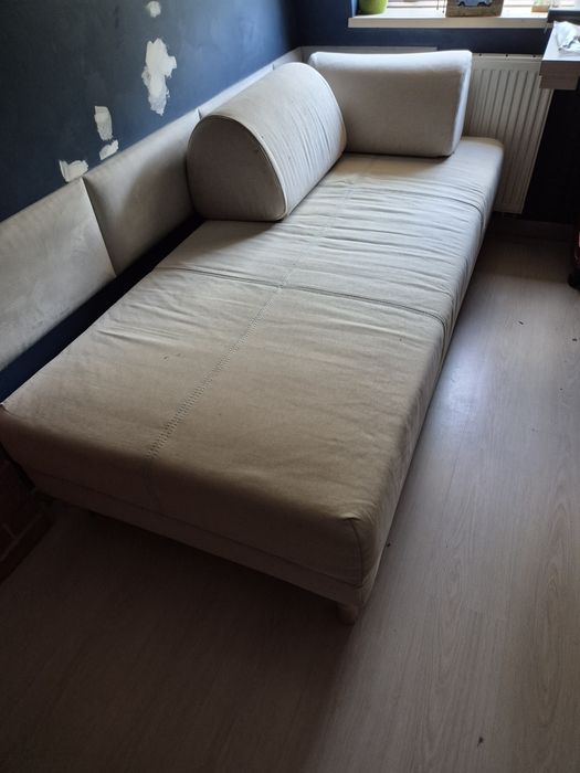 Tapczan otwierany z miejscem na posciel + 2 poduchy