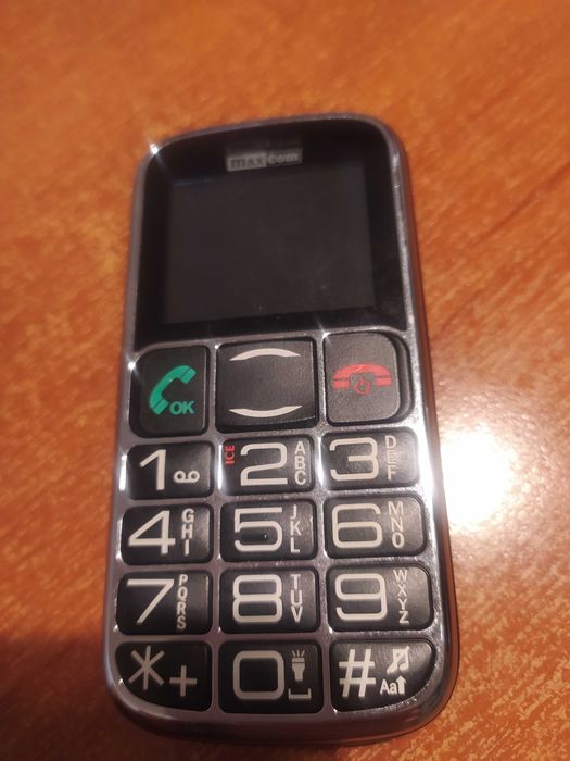 Piekny telefon komórkowy dla seniora z przyciskiem SOS MaxCom