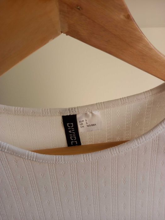 Top branco H&M DIVIDED
