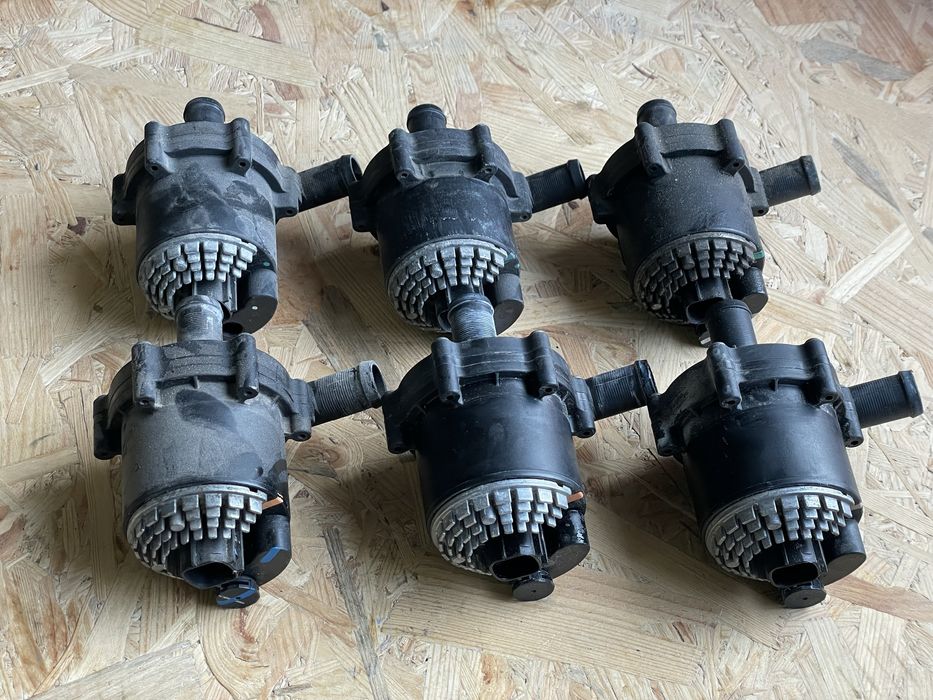 Помпа тосолу Tesla Model S насос Тесла модель С Нісан Ліф Nissan Leaf