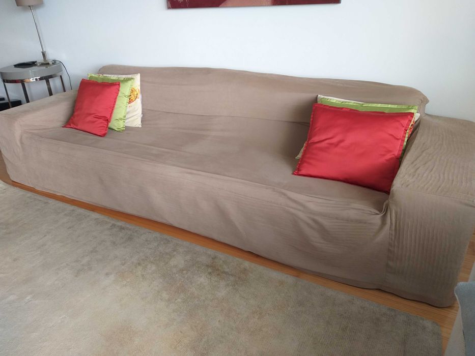 Sofá desenhado por Margarida Bugarim
