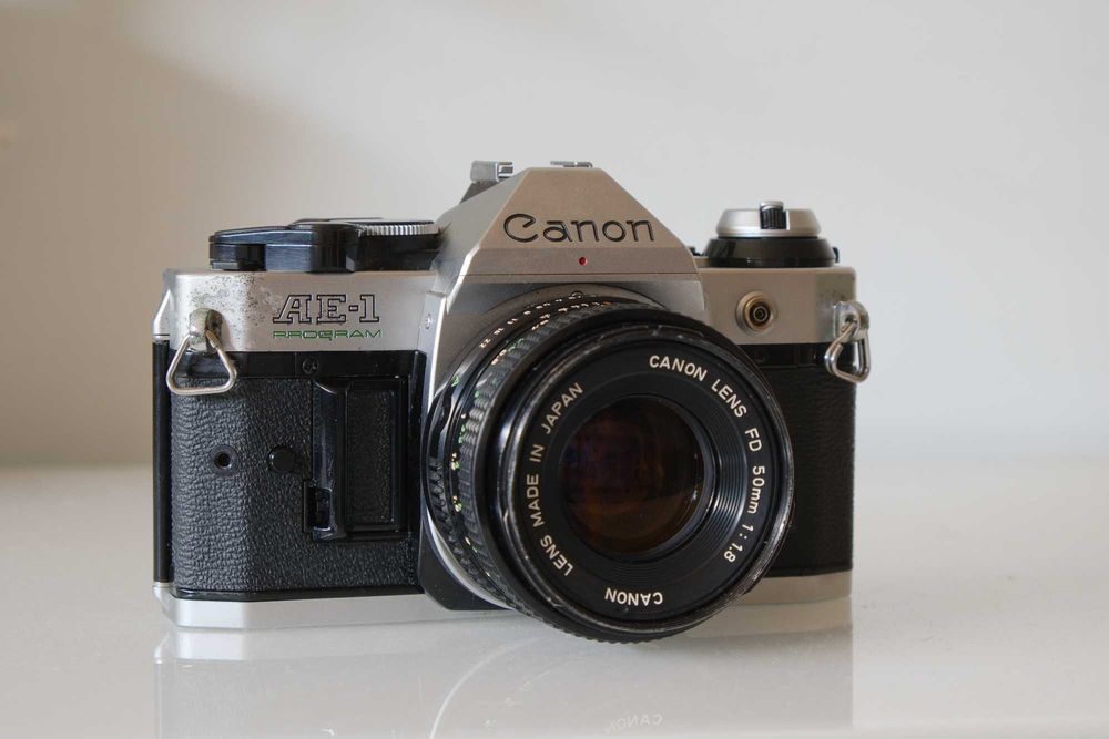Câmara Fotográfica Analógica - Canon AE1 Program + Obj. 50mm F1.8
