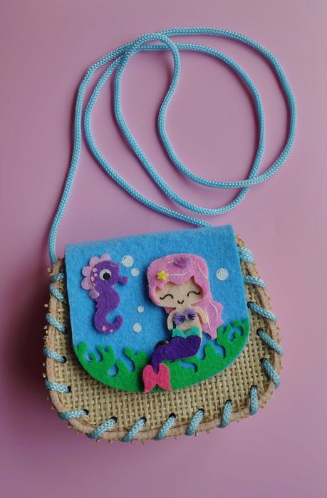 Mala pequena em palha Sereia