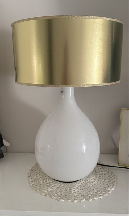 Elegancka lampa stołowa Kler – ceramika + złoty abażur | styl klasyczny