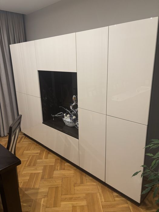 Wysoka zabudowa, komoda