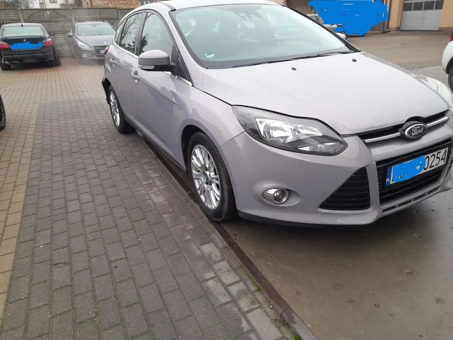 Ford Focus Auto po kolizji  uszkodzony tył pojazdu