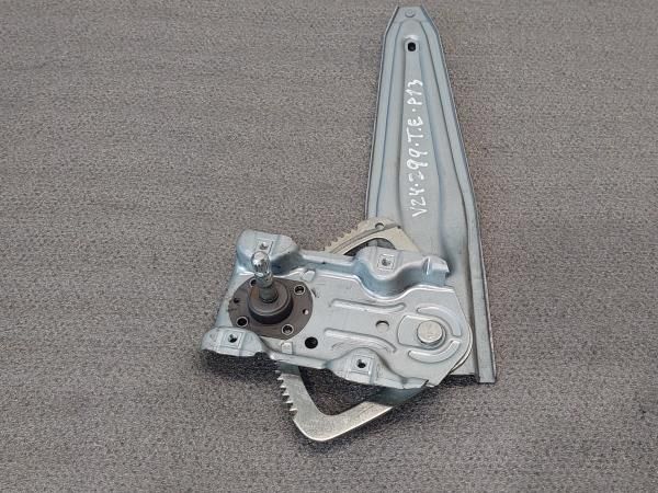 Elevador vidros trás esquerdo TOYOTA Yaris (_P13_)