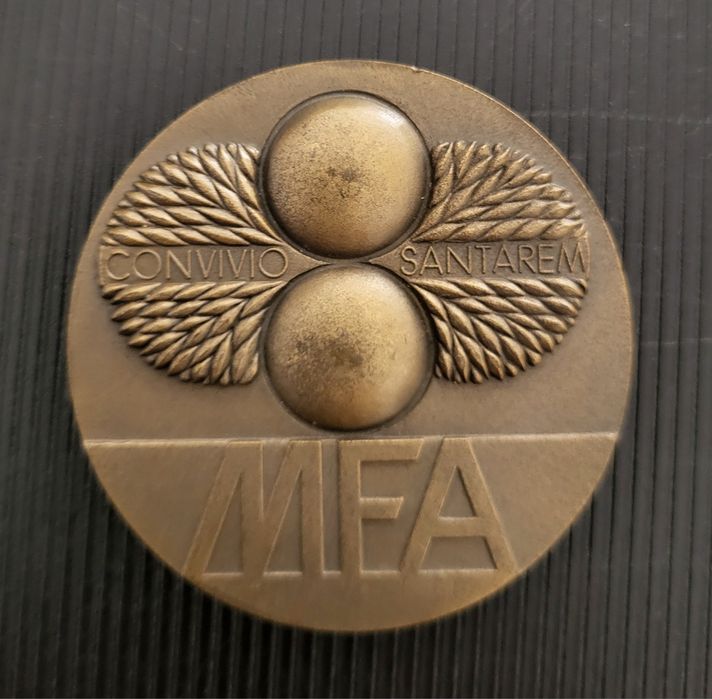 Medalha de bronze alusiva ao 25 de Abril