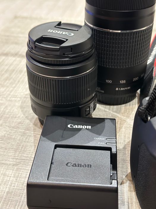 Câmara fotográfica com oferta de bolsa