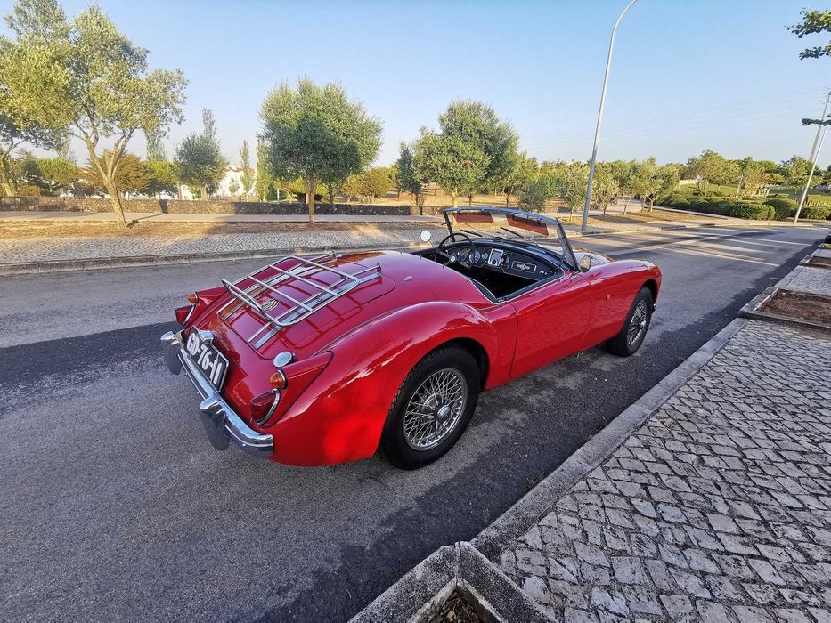 Aluguer Viatura Clássica descapotável casamento ou eventos - MG MGA