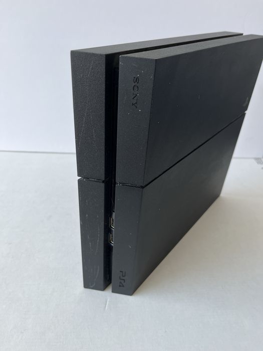 PS4 1TB + 2 jogos