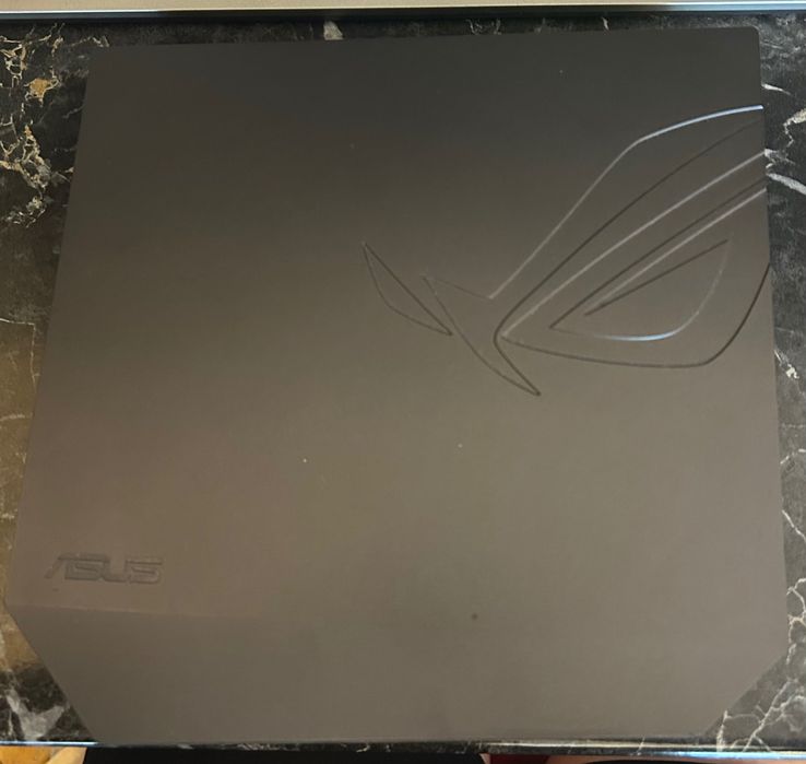 ASUS ROG GR8 1 - mały komputer stacjonarny / PC