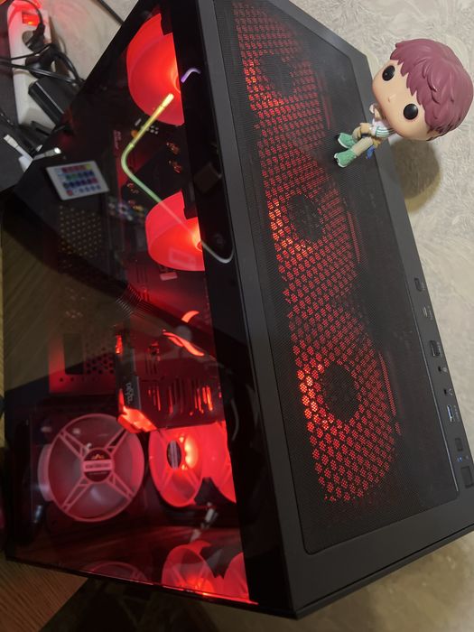 Продам компютер хорошей начинкой и корпус аквариум