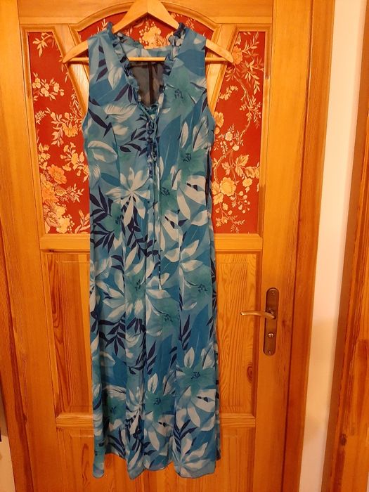 Niebieska zwiewna sukienka  Syntia z tiulową halką