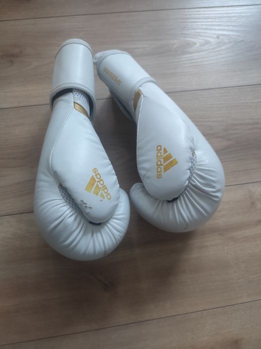 rękawice bokserskie marki Adidas, model Speed 50.