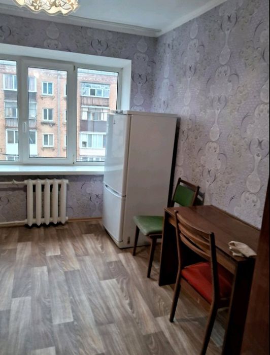 Здається кімната, в блоці, ЦЕНТР, Любечська б2