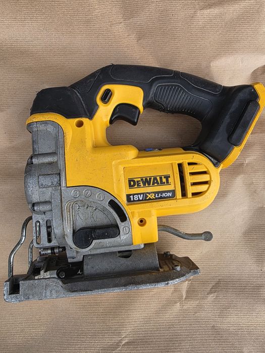 Dewalt DCS331 wyrzynarka akumulatorowa 18v