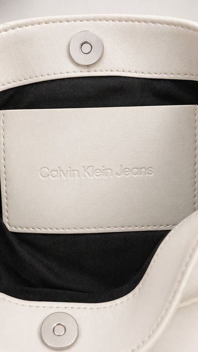 Torebka damska Calvin Klein pasek do ręki i na ramię