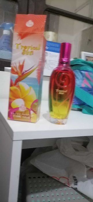 Vários perfumess