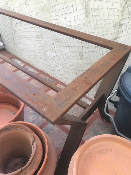 Mesa rectangular - estrutura em ferro