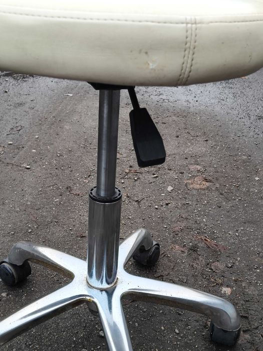 Стульчик маникюрный /для косметолога