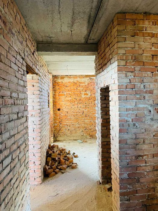 Недобудова 70% готовності, 576 м², с. Раневичі, 23 сотки, Дрогобич 1хв