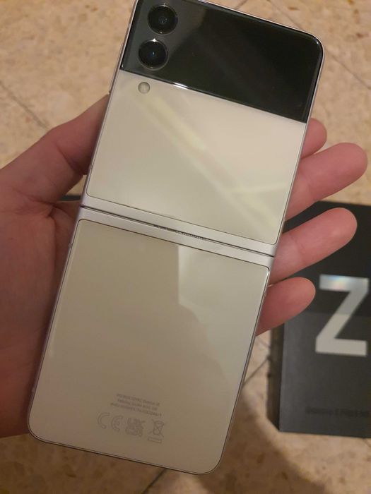 Samsung Galaxy Z Flip 3/5G com ecrã partido