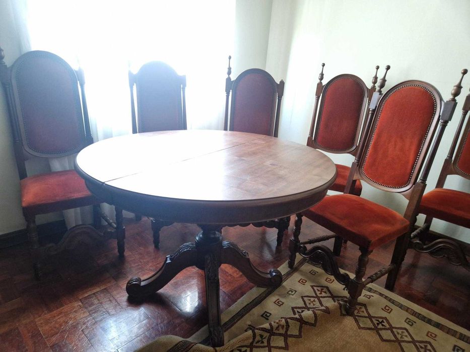 Mobilia de Sala Jantar (conjunto de móvel, mesa e cadeiras)