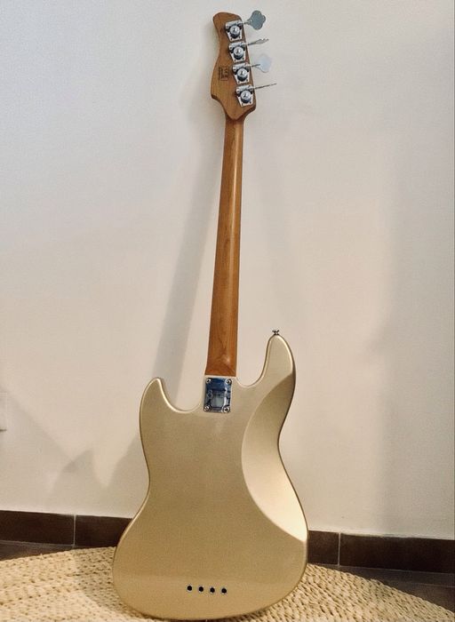 Baixo Sire Marcus Miller V5 4 Cordas - Champagne (Como Novo)