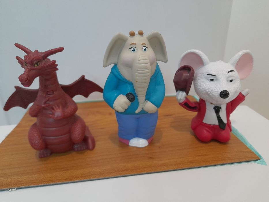 Varios brinquedos mc donalds