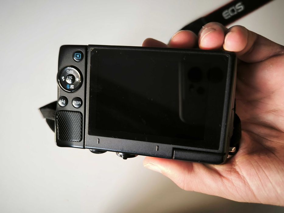 Canon M100 + EF-M 20mm f2.0 - totalmente funcional