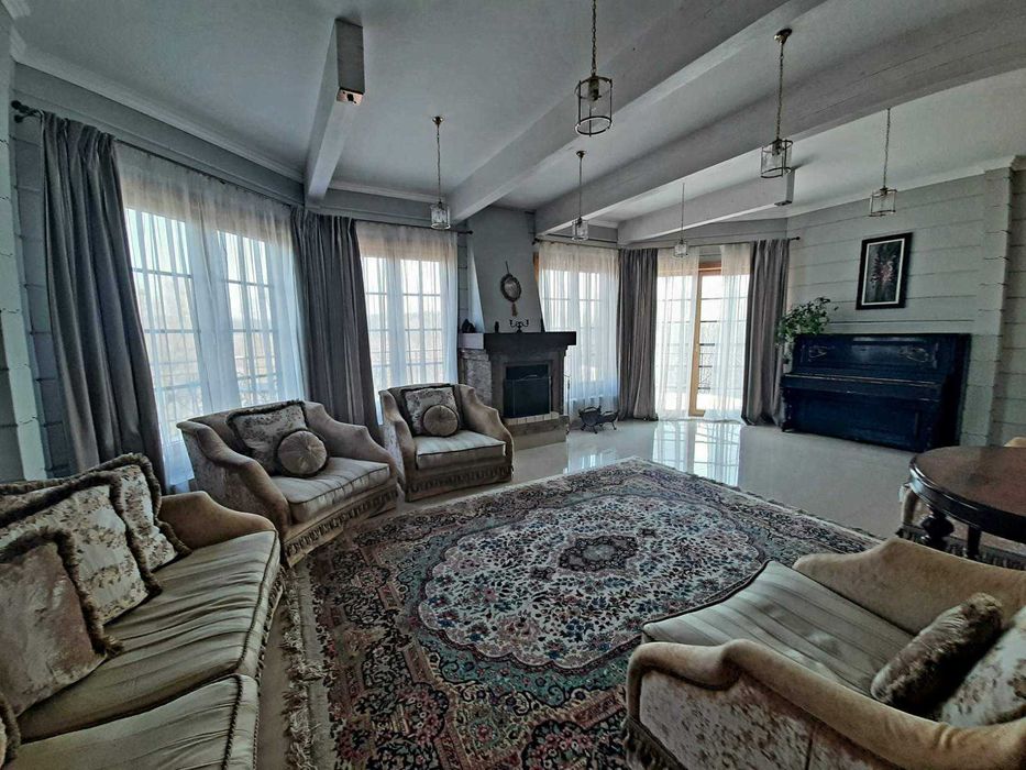 Дом 950кв. ,VIP уровня,на берегу озера, 7 спален.Бассейн с подогревом.