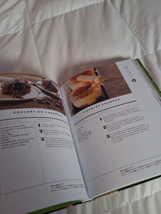 Livro à mesa com o pingo doce
