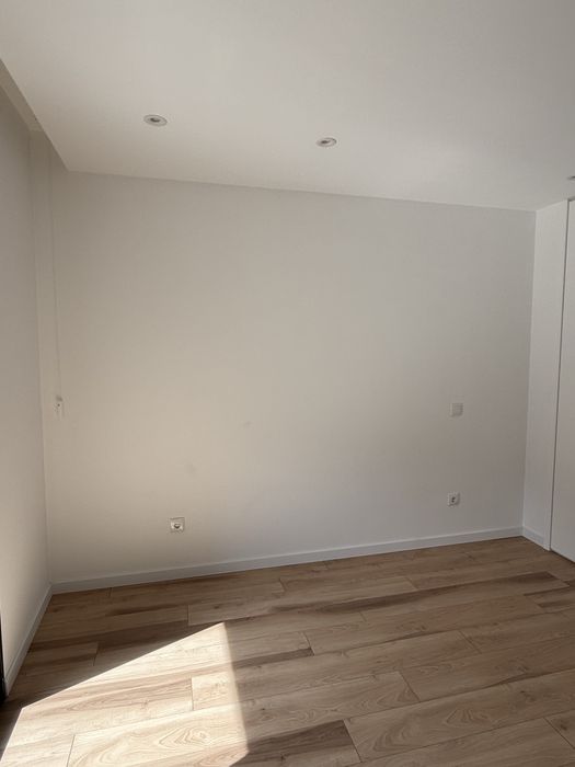T2 contemporâneo com garagem box, varandas e excelente luminosidade — Santa Clara, Leiria 1.150 €/mês