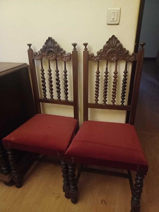 Conjunto de Cadeiras de Madeira