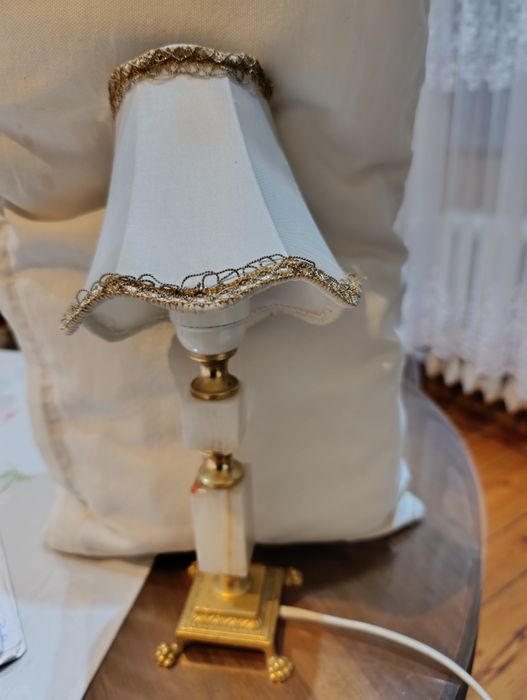 Nocna lampka mosiądz i alabaster podstawą