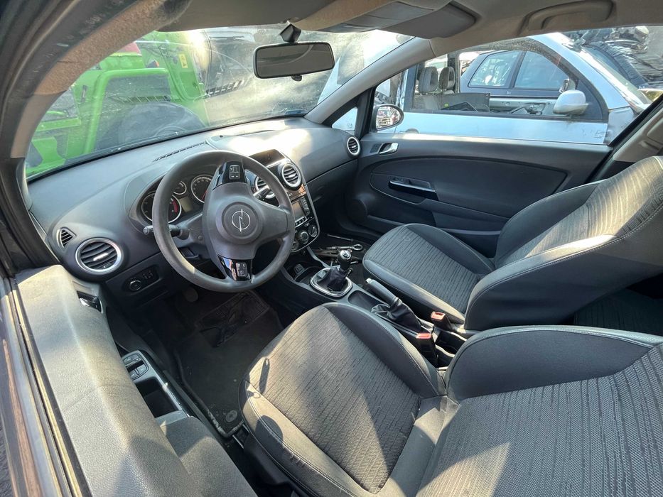 opel corsa d lift 1,3 A13DTC cdti  lak z190 samochódy na części