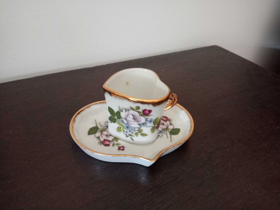 Chávenas em porcelana europeia