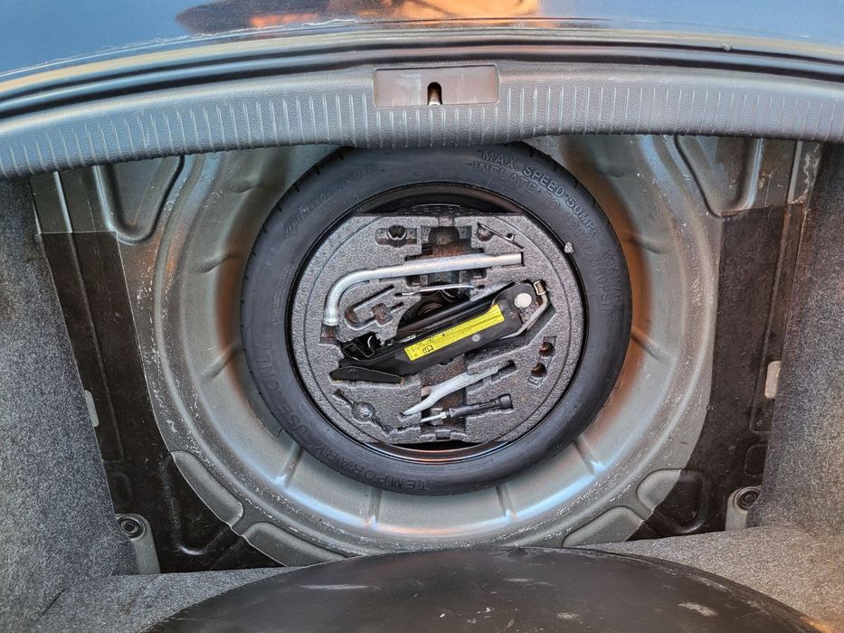 Volkswagen GOLF 5- 1,4Mpi бенз МКПП!