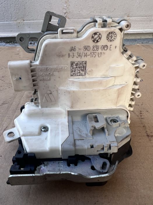 Замок двери задний левый Audi A4B8 A5 Q5, Датчик масла 03L907660