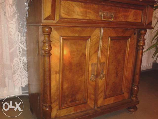 Antyczna komoda w świetnym stanie.