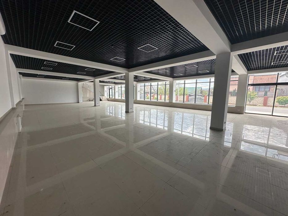 Продається 4 поверхова комерційна споруда в с. Бедевля