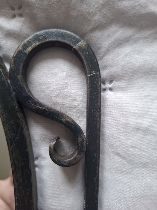 Stare lustro w metalowej ramie