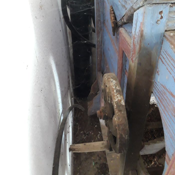 Erguedeira ou Tarara anos 40. Maquina manual de limpar cereias