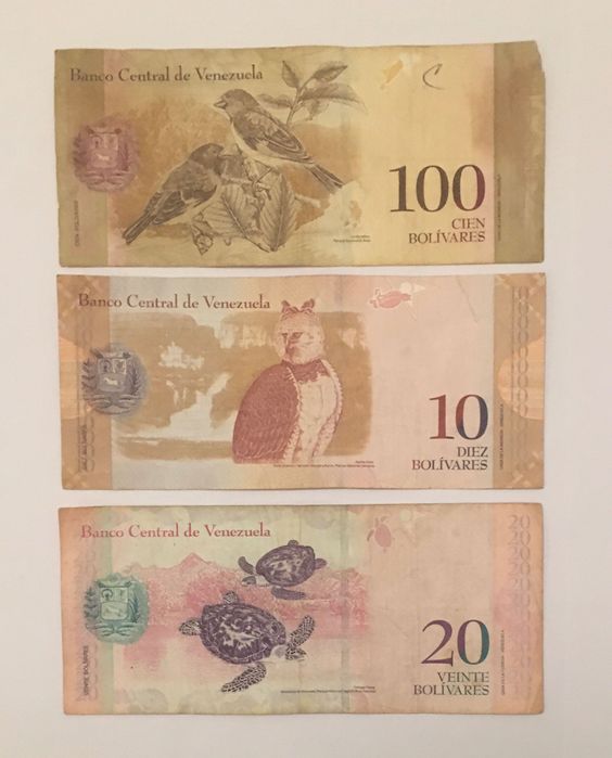 Várias notas estrangeiras antigas