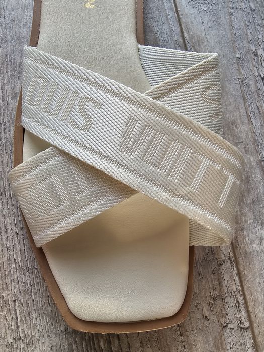 Louis Vuitton klapki R 40