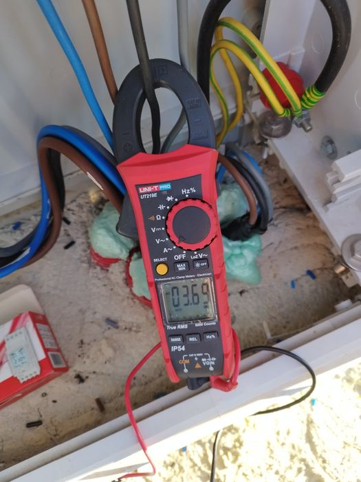 Reparação e instalação em Climatização e Energia.