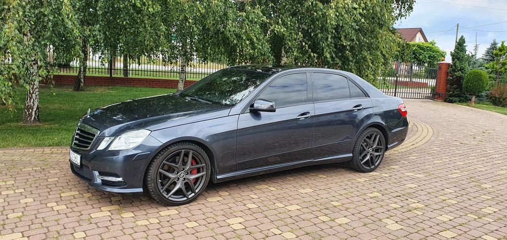 Mercedes-Benz Klasa E E 550 AMG 4-Matic 140 tyś/km Bogate wyposażenie ładny stan